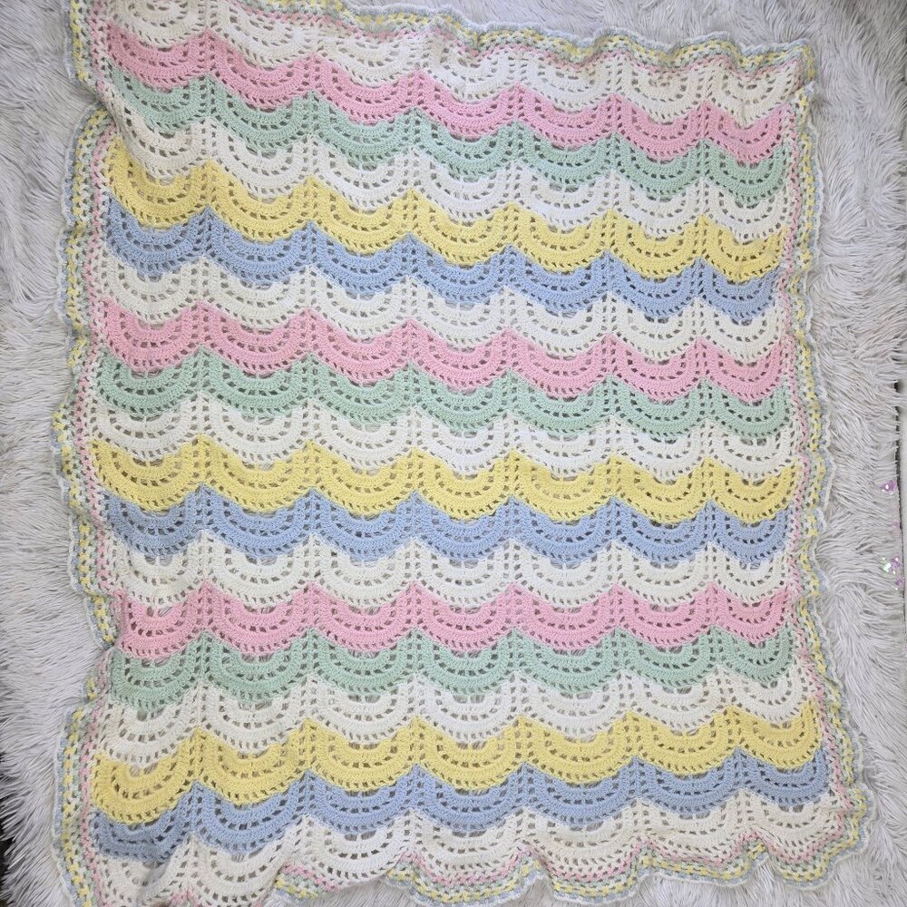 Handmade Crochet Baby Blanket Pastel Scalloped SeaShell Pattern 41" x 48" Gifts